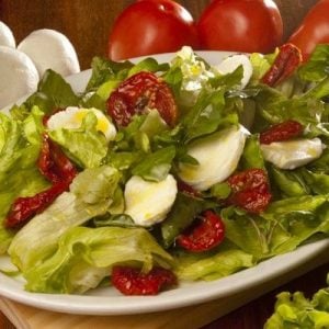 Ingredientes da Receita de Salada com Tomate Quente Manjericão e Queijo