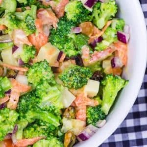 Receita de salada de brócolis com iogurte