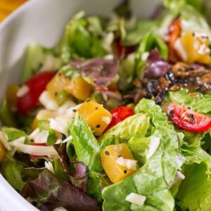 Salada de Folhas Verdes com Frutas