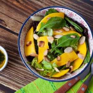 Salada de Rúcula com Molho de Manga