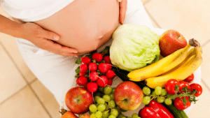 Nutrientes e alimentos na fase da gestação e cardápio saudável e equilibrado para gestantes