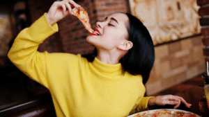 Comer uma refeição fora da dieta atrapalha os resultados?