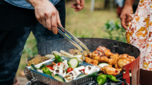 aproveitar um churrasco sem exagerar na alimentação