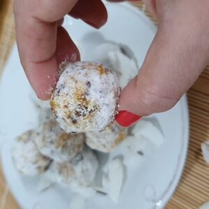 Ingredientes da Receita de Bombom de tâmara com damasco e coco