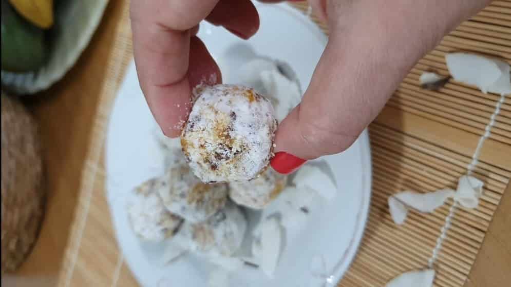 Ingredientes da Receita de Bombom de tâmara com damasco e coco