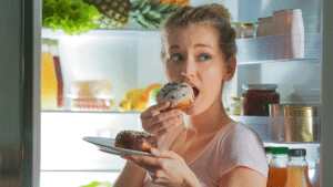 O que fazer com a vontade de comer doces à noite?